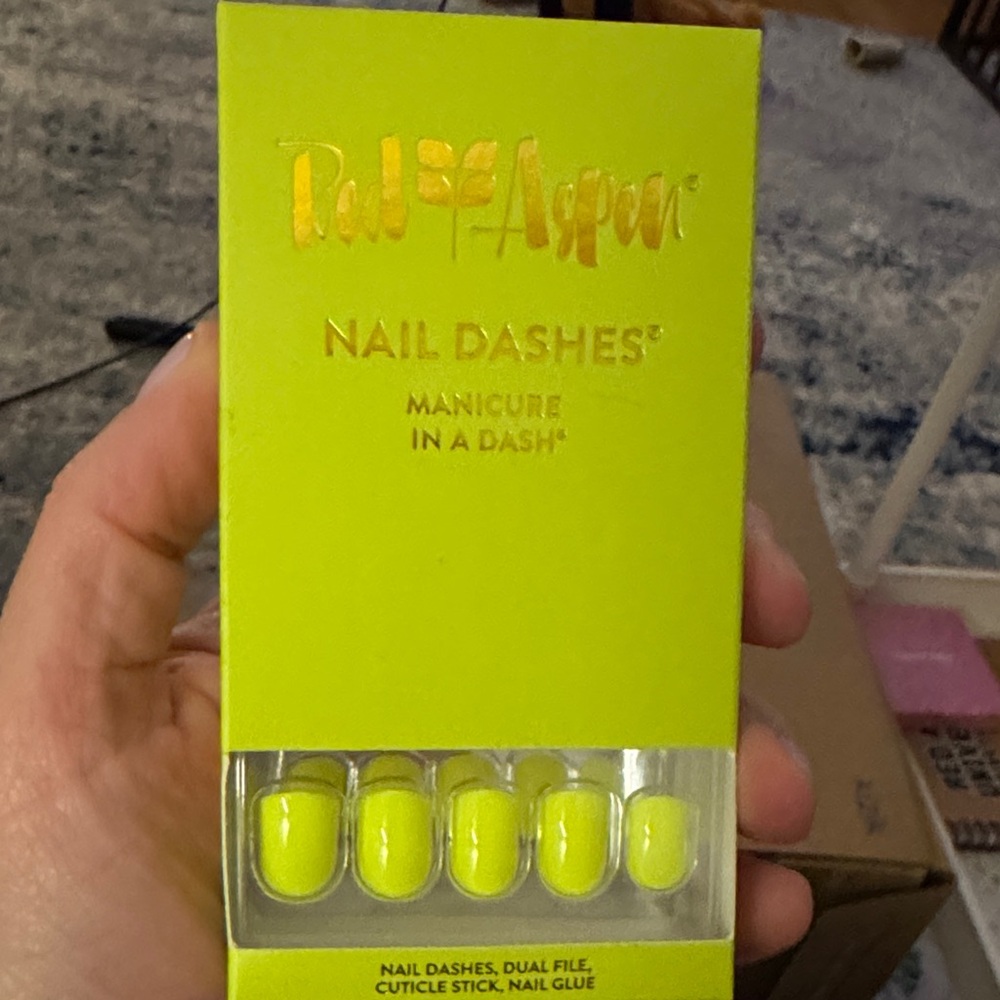 Red Aspen Nail Dashes - Vibrant Green - Weekend in Charlotte